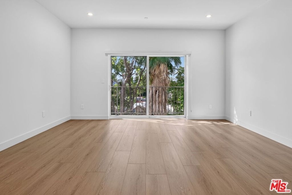 11302 Collins Street - Photo 32