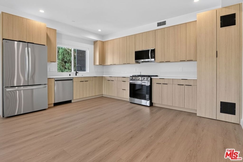 11302 Collins Street - Photo 2