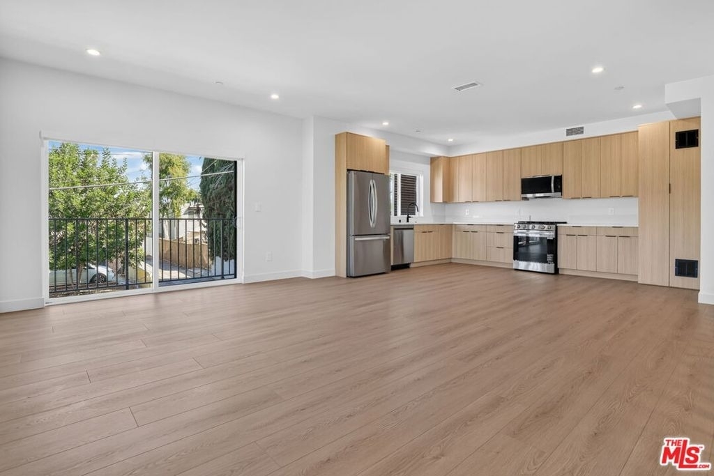 11302 Collins Street - Photo 0