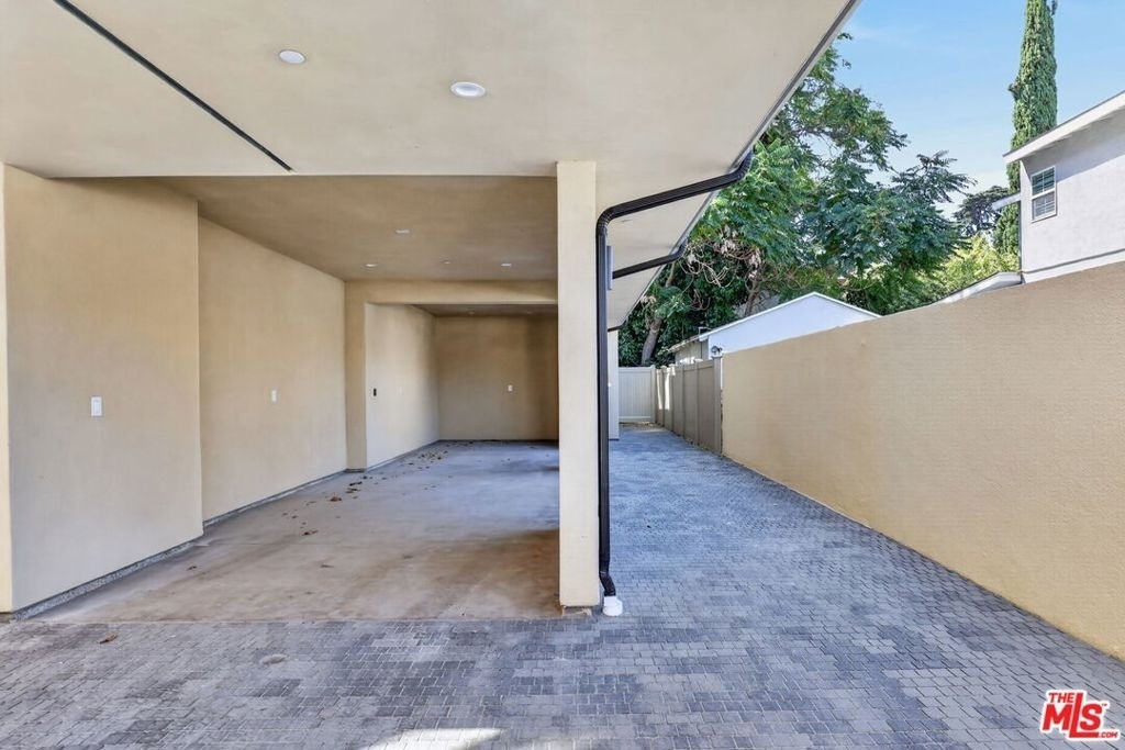 11302 Collins Street - Photo 41