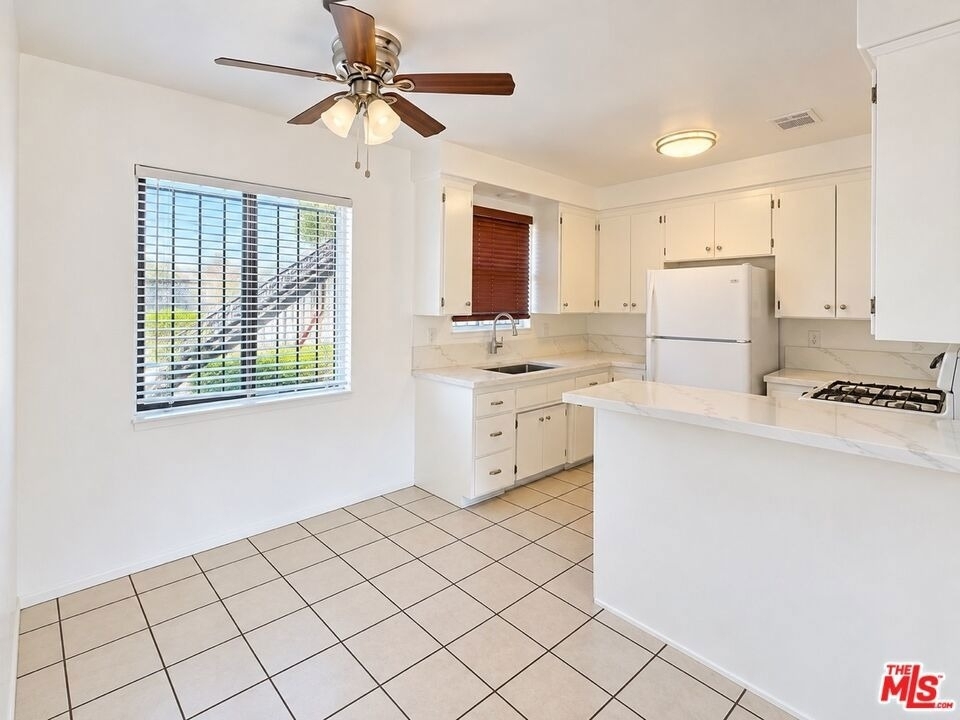 710 N Market Street - Photo 5