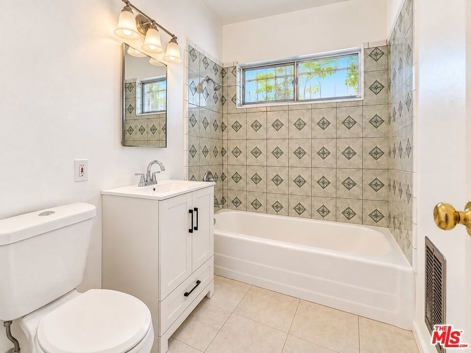 710 N Market Street - Photo 3
