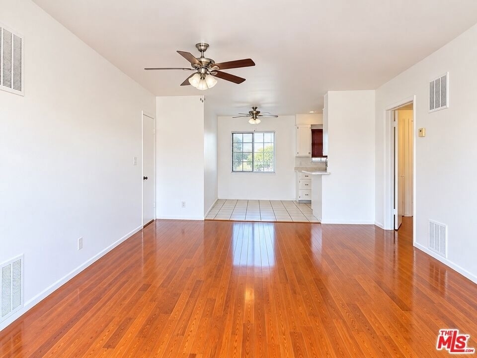 710 N Market Street - Photo 2