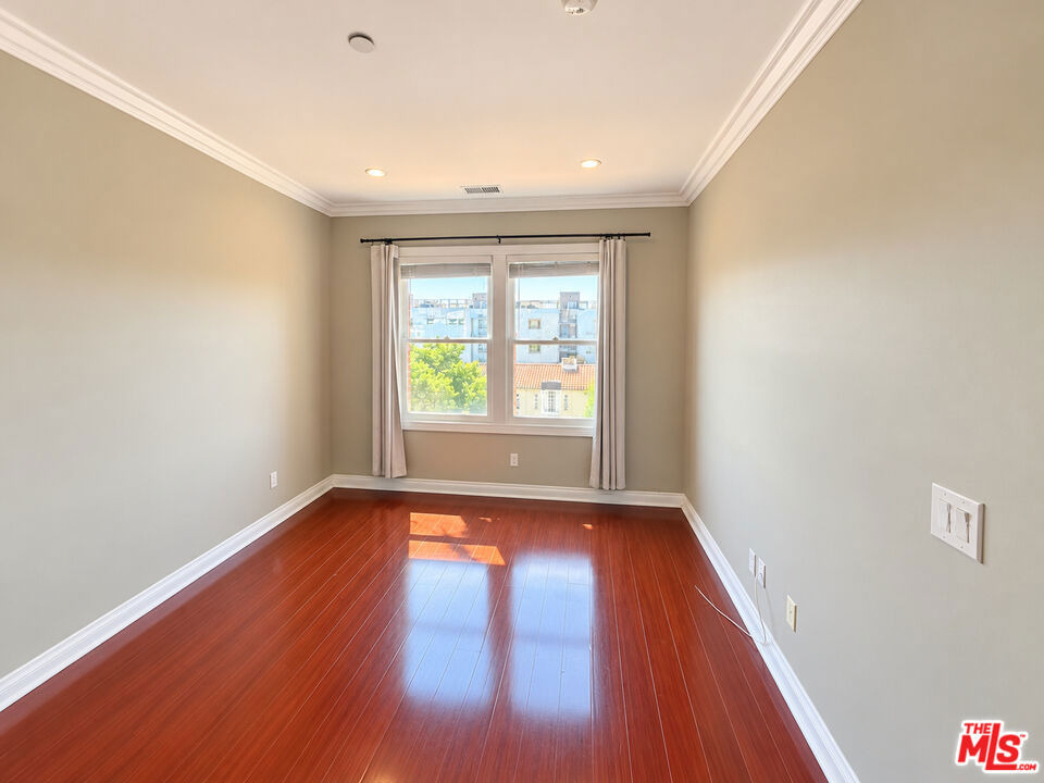 1236 N Flores Street - Photo 11