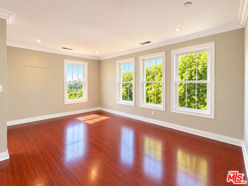 1236 N Flores Street - Photo 15