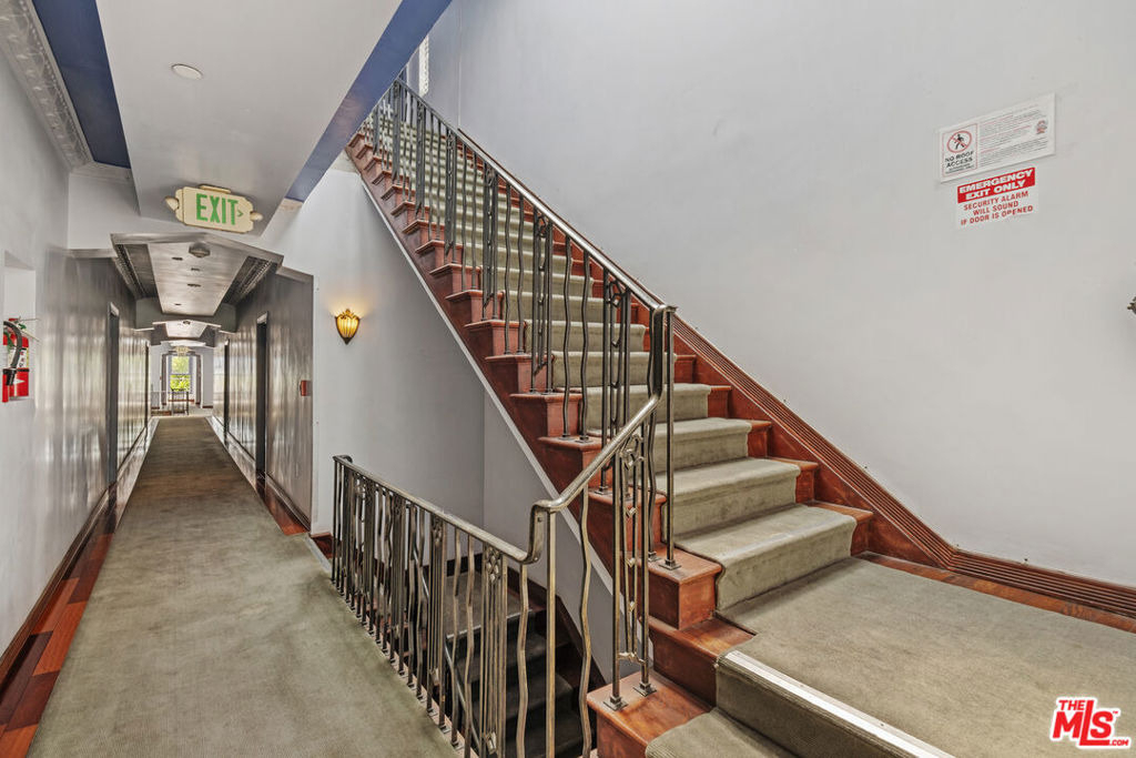 1236 N Flores Street - Photo 5