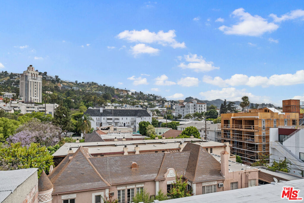 1236 N Flores Street - Photo 8