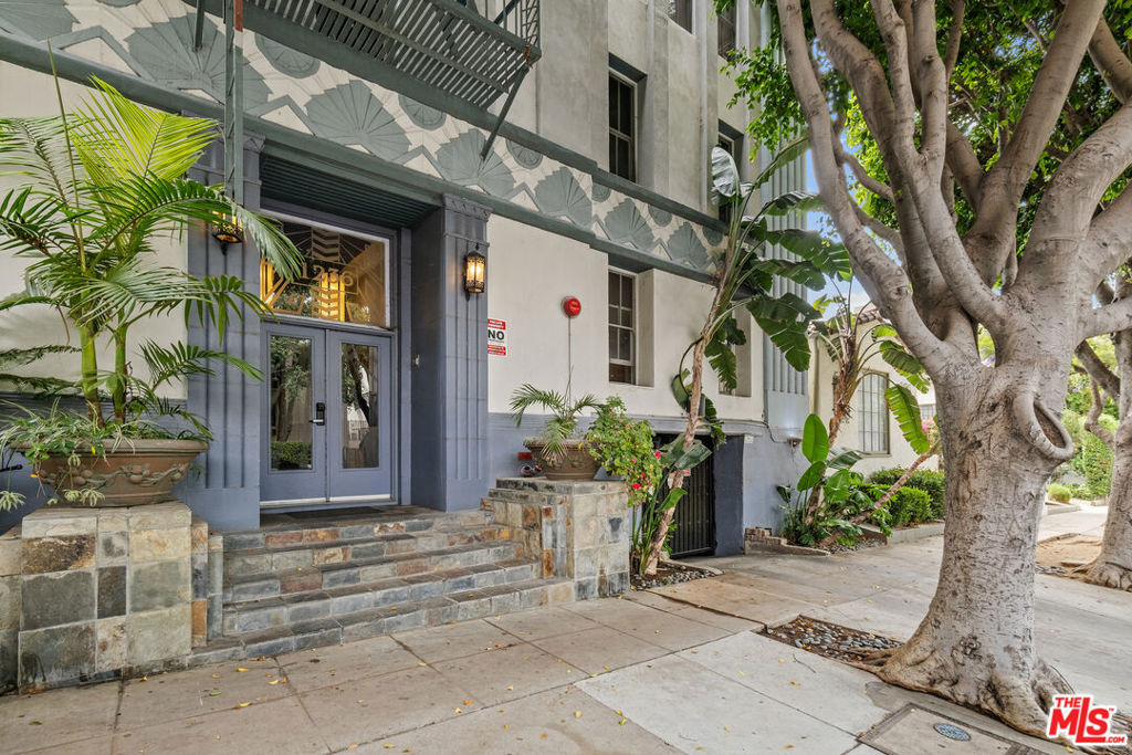 1236 N Flores Street - Photo 6