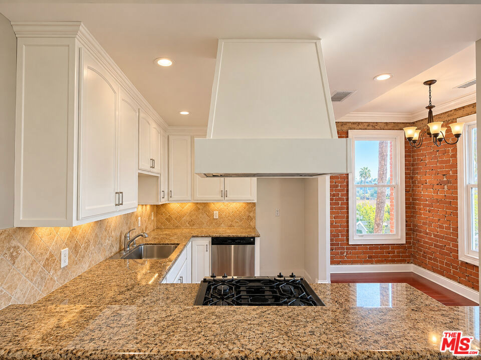 1236 N Flores Street - Photo 12