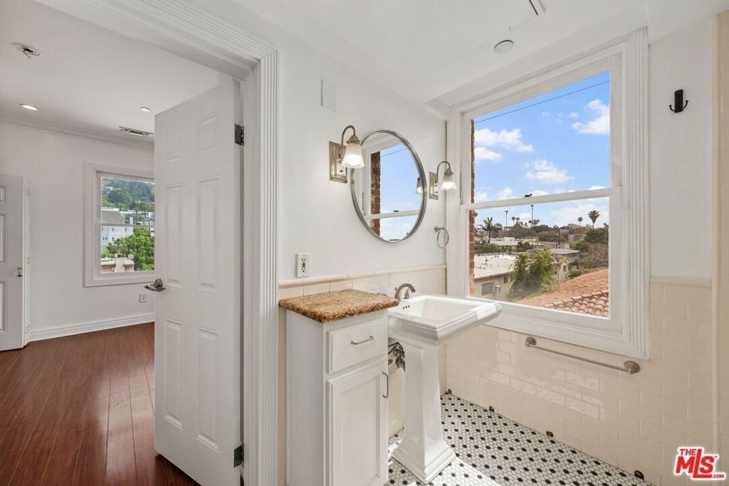 1236 N Flores Street - Photo 3
