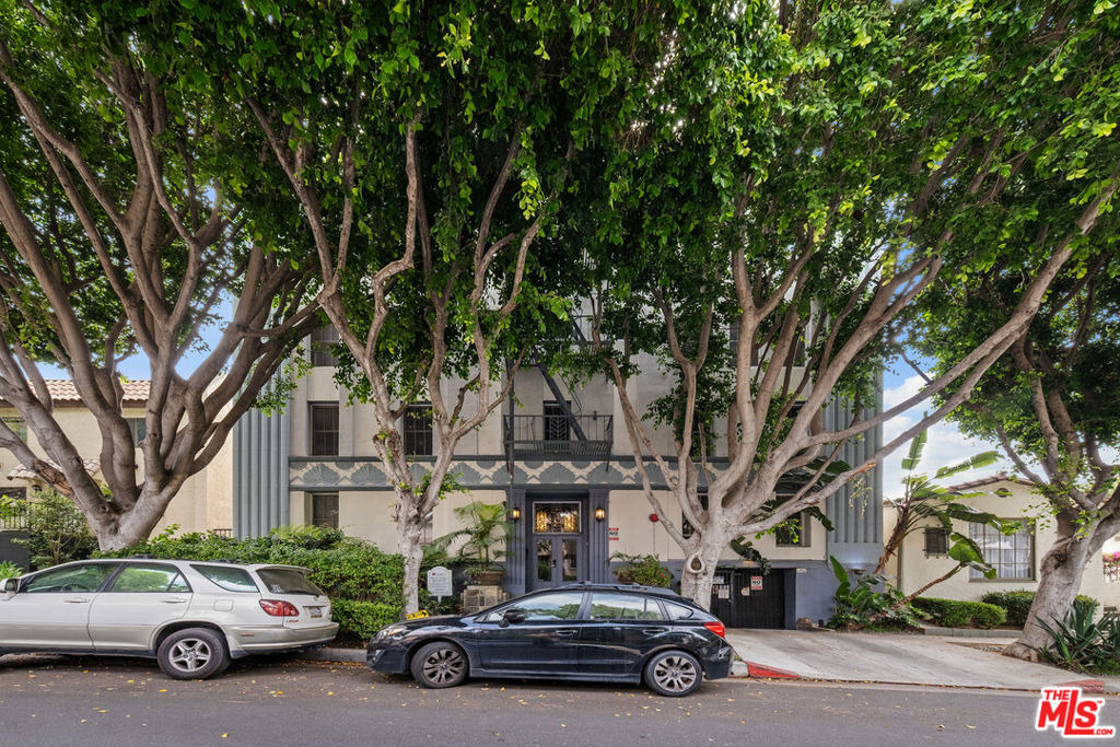1236 N Flores Street - Photo 7