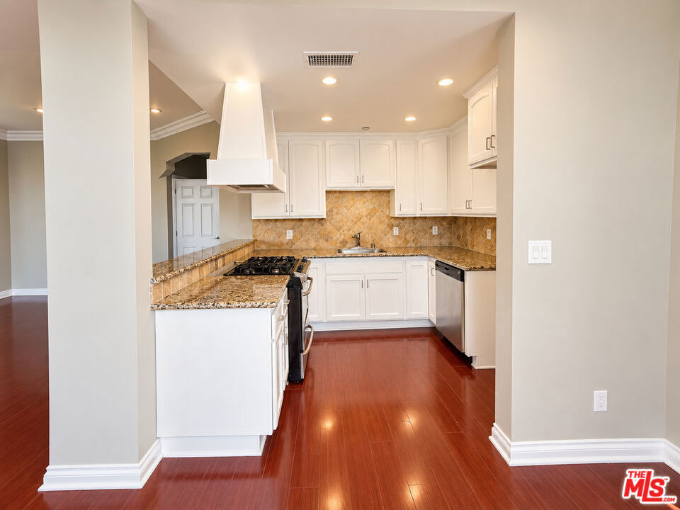 1236 N Flores Street - Photo 13