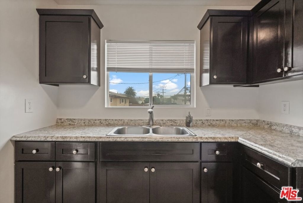 11810 Felton Avenue - Photo 9