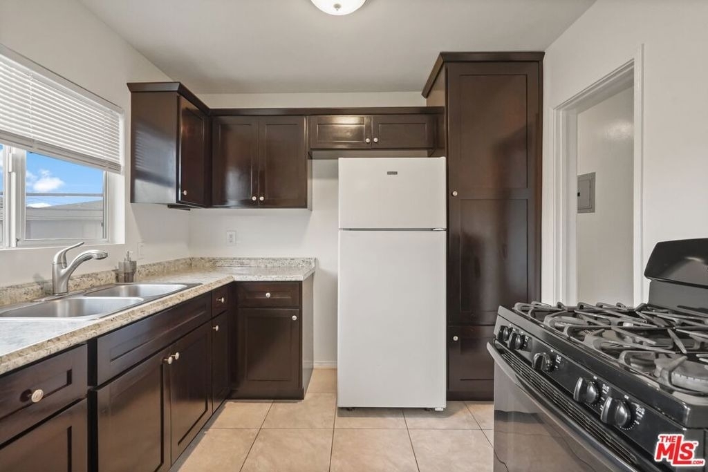 11810 Felton Avenue - Photo 10