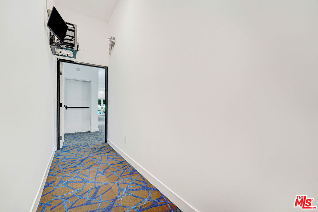 2614 Alsace Avenue - Photo 8
