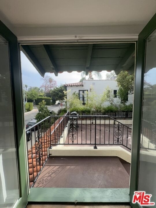 8210 Willoughby Avenue - Photo 3