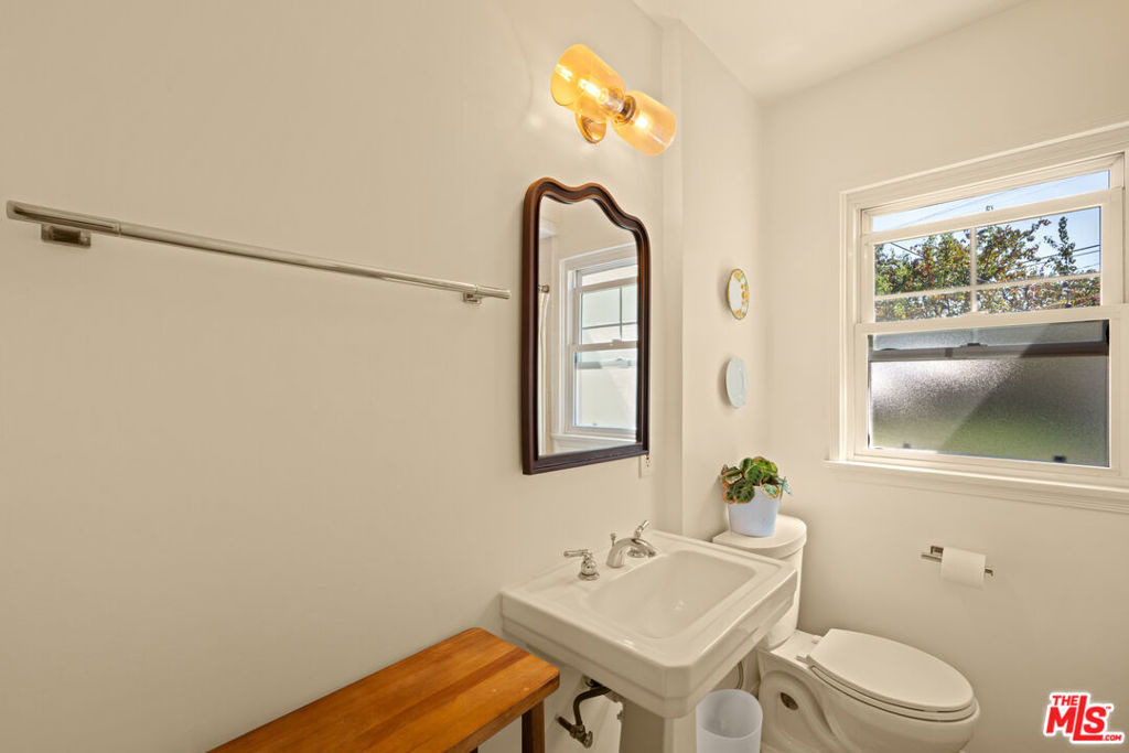 6112 W 77th Street - Photo 43