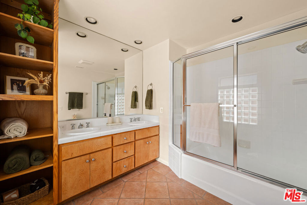 6112 W 77th Street - Photo 19