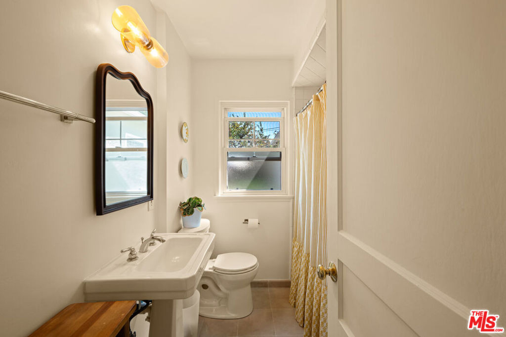 6112 W 77th Street - Photo 8
