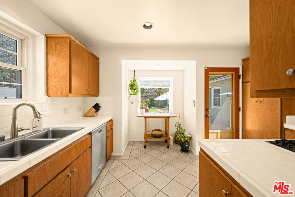 6112 W 77th Street - Photo 35