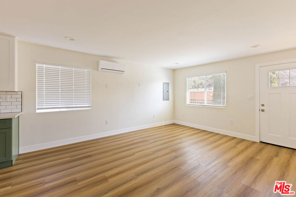 342 1/2 S. Avenue 56 - Photo 8