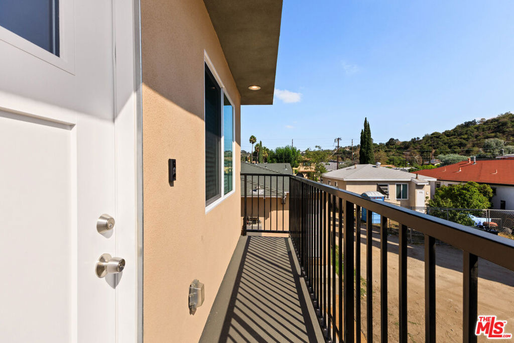 342 1/2 S. Avenue 56 - Photo 2