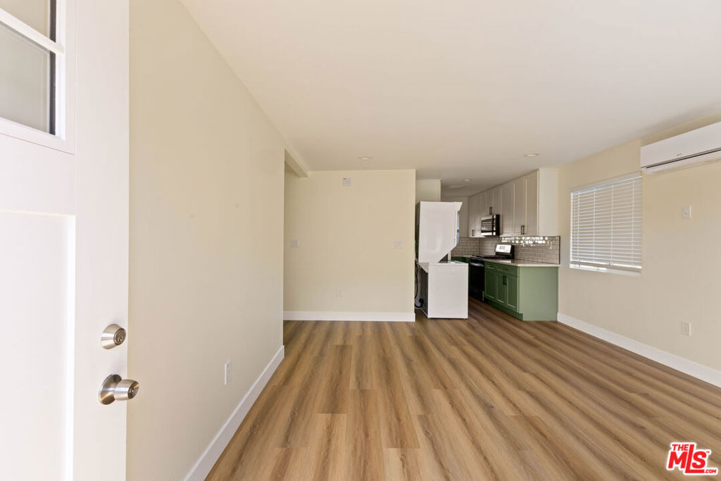 342 1/2 S. Avenue 56 - Photo 3
