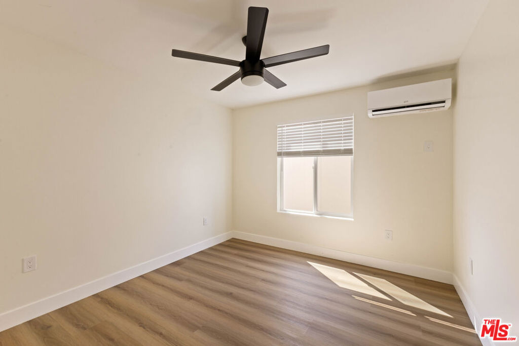 340 1/2 S. Avenue 56 - Photo 8