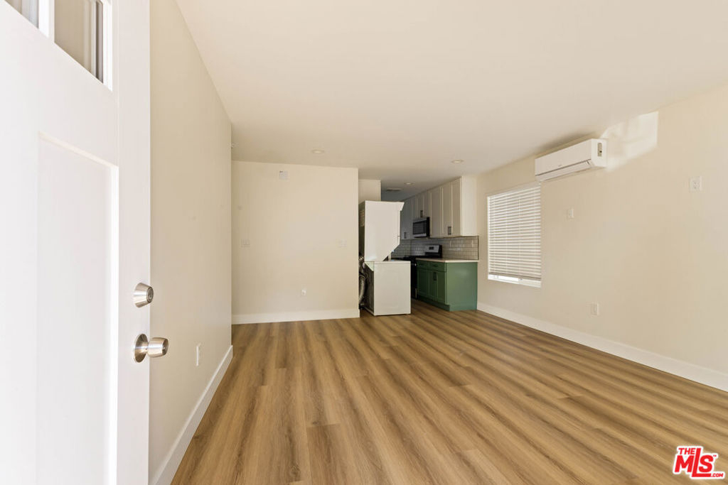340 1/2 S. Avenue 56 - Photo 2