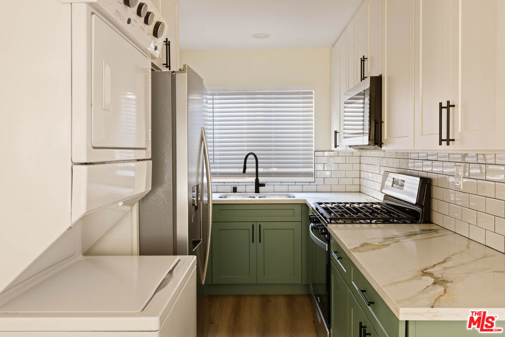 340 1/2 S. Avenue 56 - Photo 5