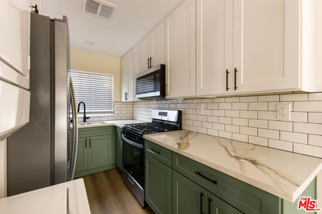 340 1/2 S. Avenue 56 - Photo 7