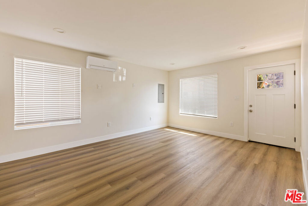 340 1/2 S. Avenue 56 - Photo 4