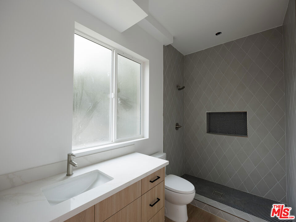 11225 Tiara Street - Photo 10