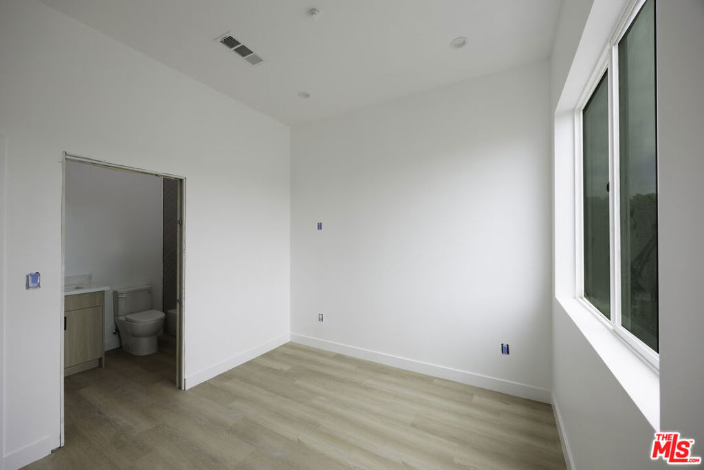 11223 Tiara Street - Photo 11