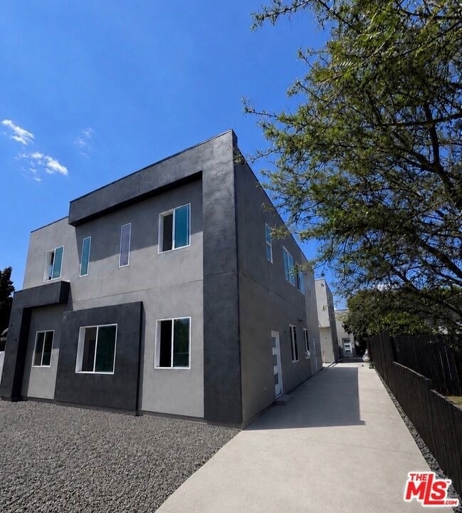 11223 Tiara Street - Photo 1