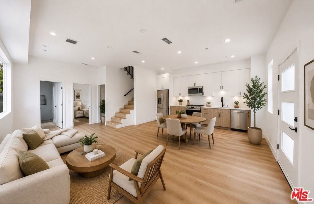 11223 Tiara Street - Photo 0