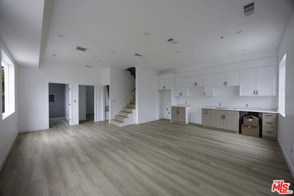 11223 Tiara Street - Photo 9