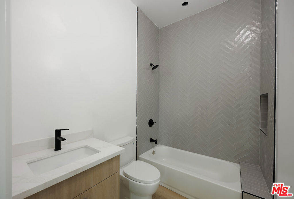11223 Tiara Street - Photo 12