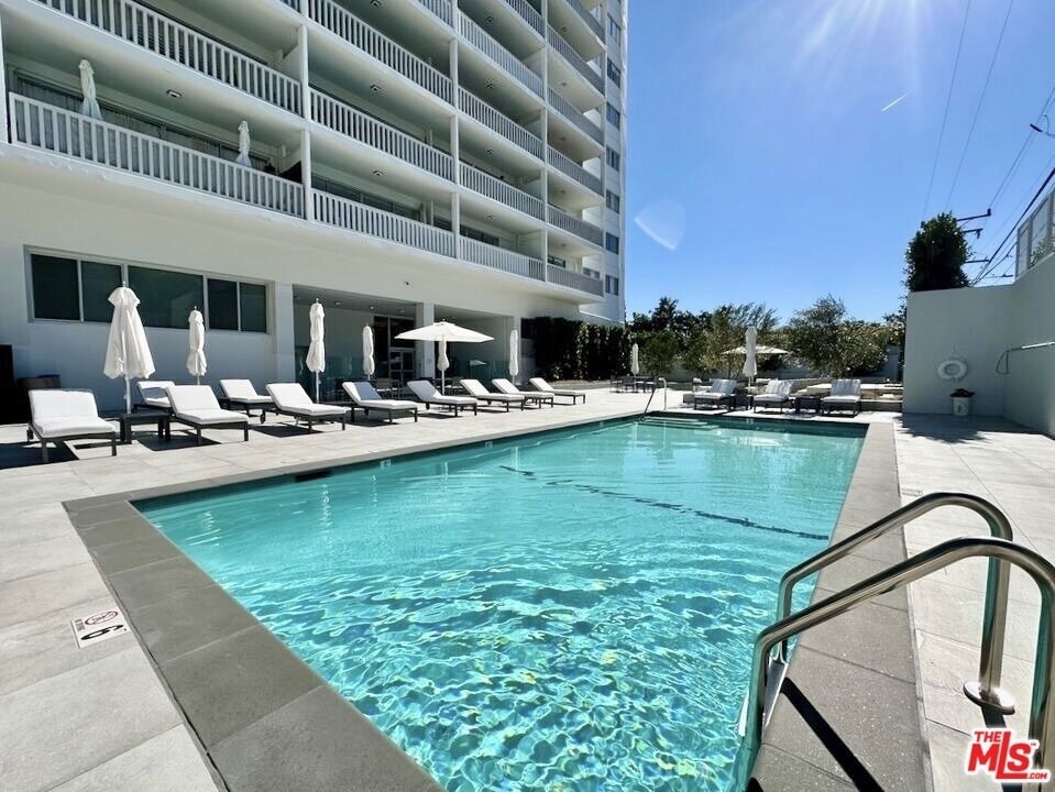 999 Doheny Drive - Photo 13