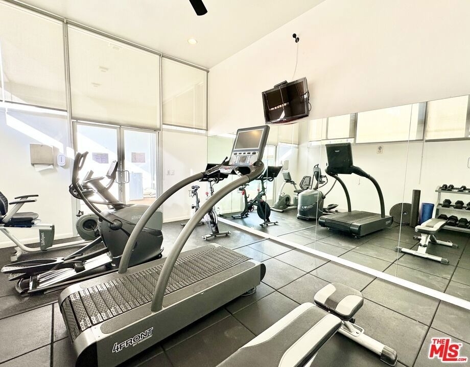 999 Doheny Drive - Photo 17