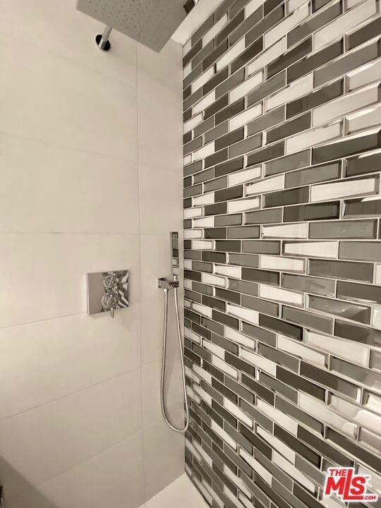 999 Doheny Drive - Photo 8