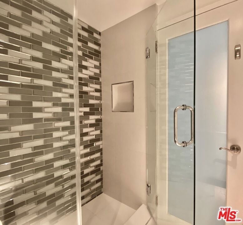 999 Doheny Drive - Photo 7
