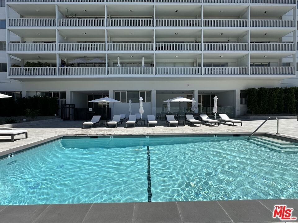 999 Doheny Drive - Photo 10