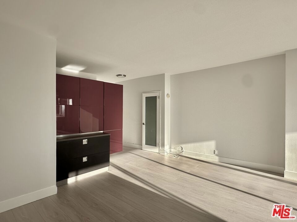 999 Doheny Drive - Photo 5