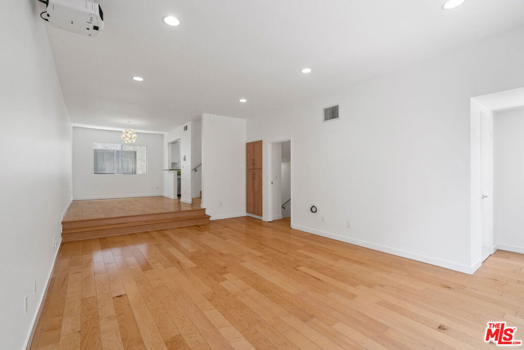 1828 Barry Avenue - Photo 5