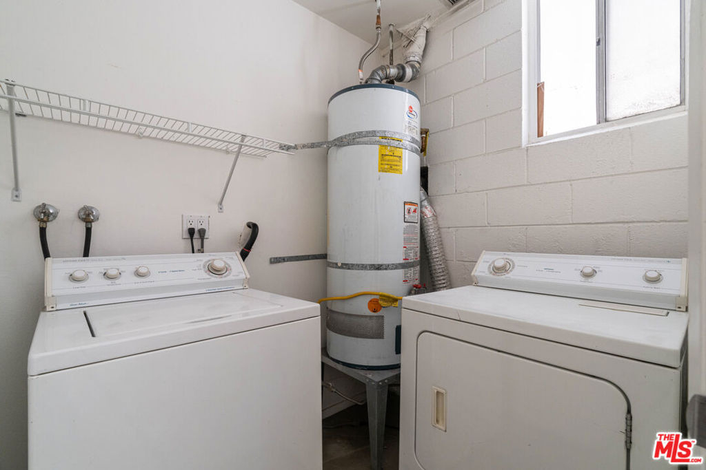 1828 Barry Avenue - Photo 32