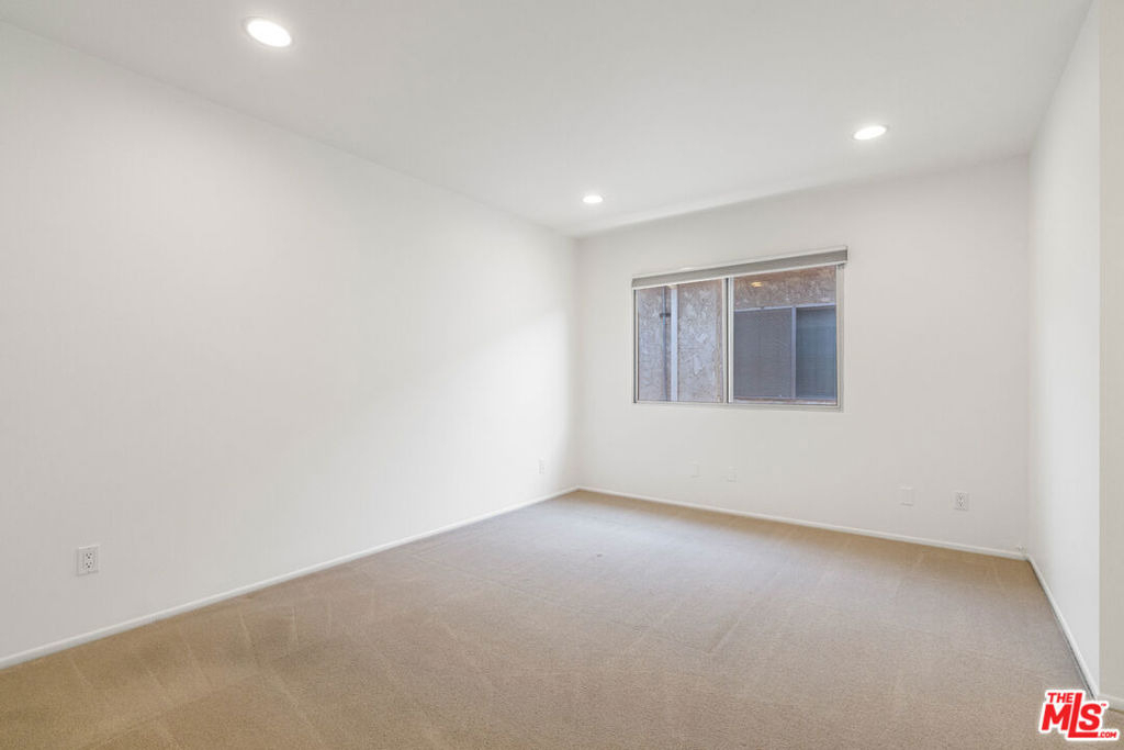 1828 Barry Avenue - Photo 20
