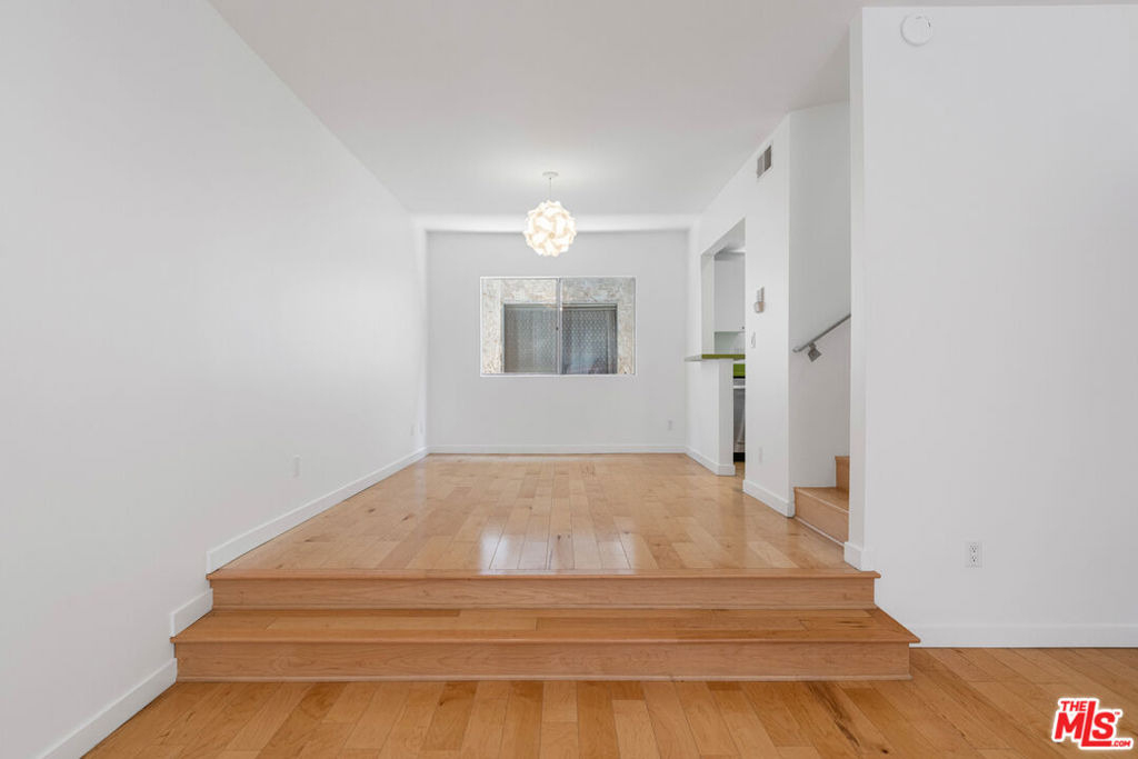1828 Barry Avenue - Photo 9