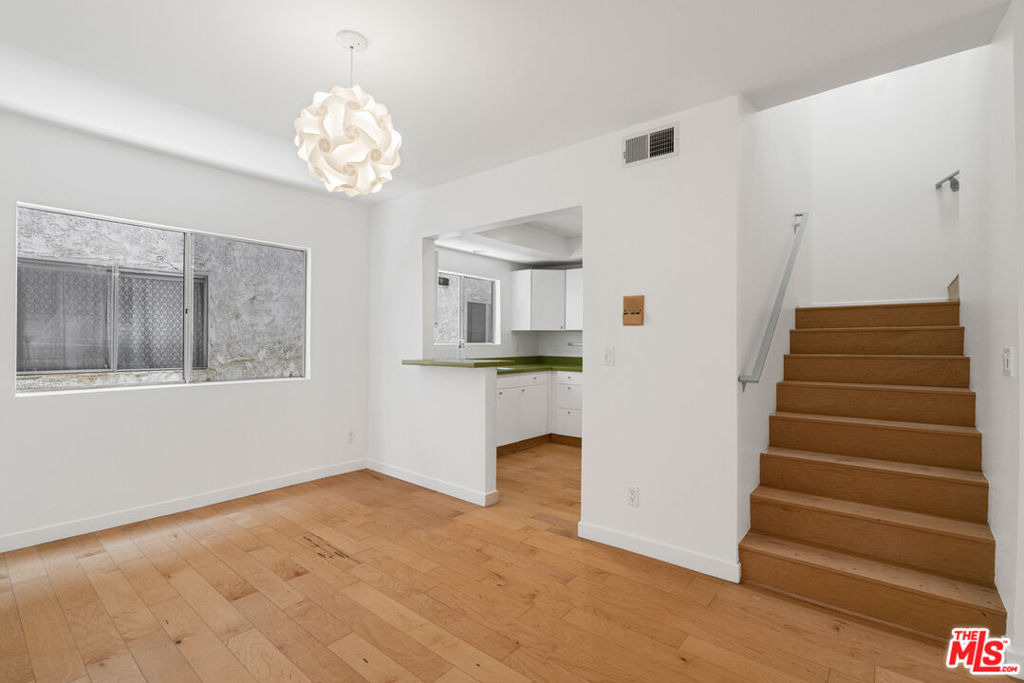1828 Barry Avenue - Photo 11