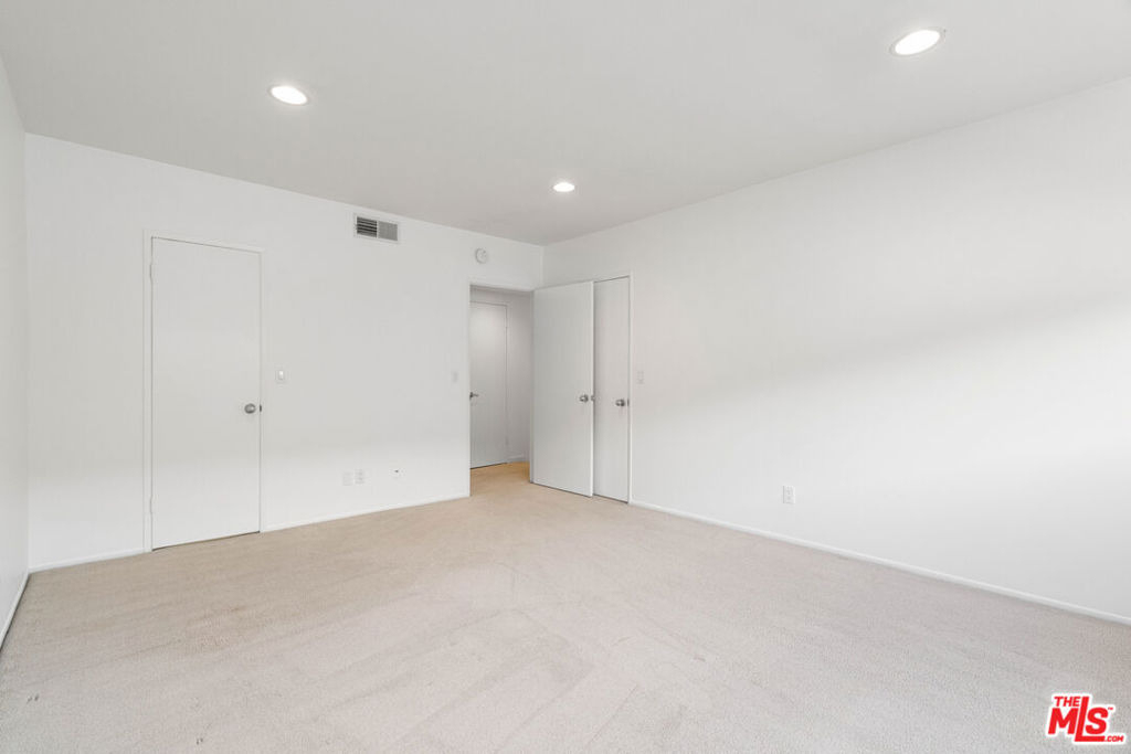 1828 Barry Avenue - Photo 28